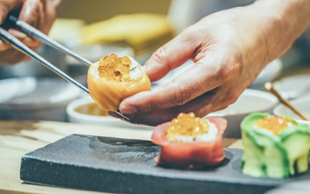 STEP 02: 巻物・卵で広げる寿司の表現